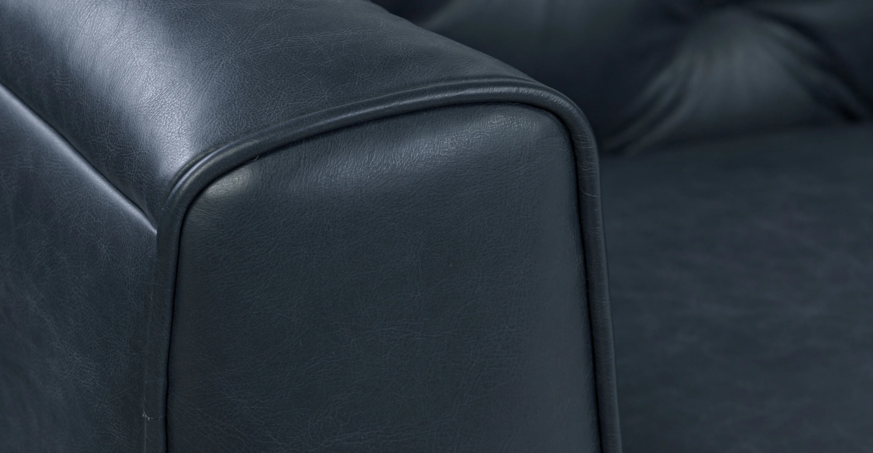 Essex Sofa - Image 94